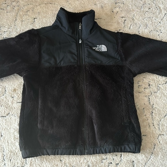 The North Face Girls Small Fuzzy Jacket - Picture 1 of 4